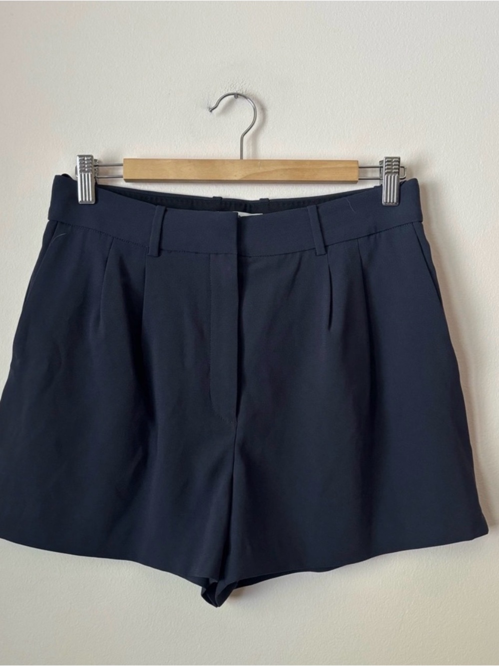 NWOT Aritzia Effortless Short (Size 8)